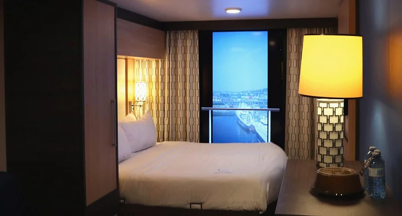 A Cabin with Virtual Window Quantum of the Seas