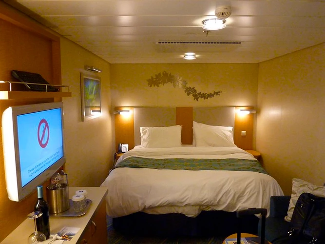 Oasis of the Seas ship-cabin