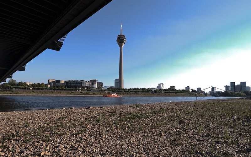 Low water on the Rhine near Düsseldorf